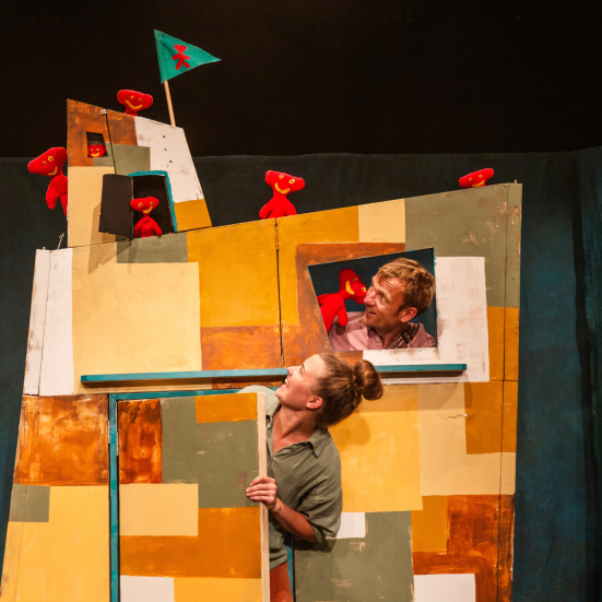 Fra teaterstykket Der kommer nogen