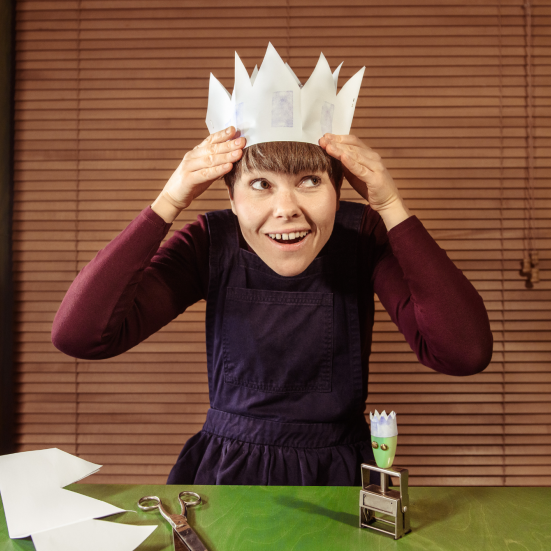 Fra teaterstykket Skrivebordet