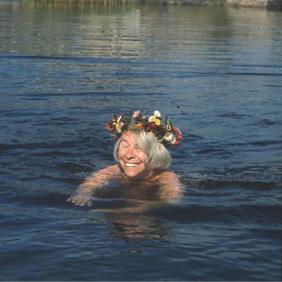 Tove Jansson svømmer