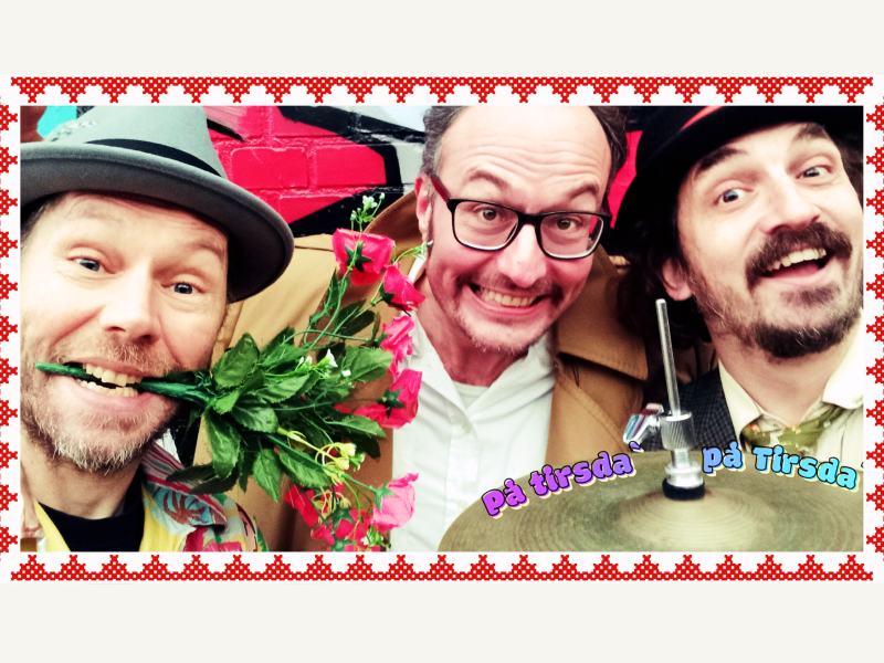 På tirsdag trio