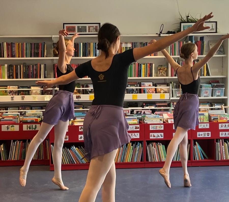 Balletdansere i biblioteket