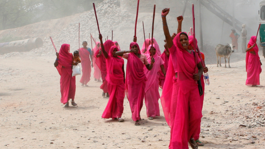 Kvindebanden ”Gulabi” i Indien